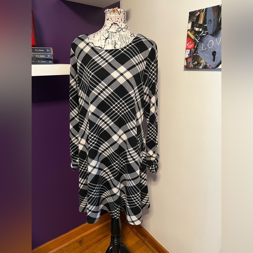 7 for $30 R&K Plaid Plus Size Long Sleeve Dress